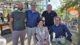 Ein Teil des Teams des DZE S&uuml;dtirol: Oliviero Di Lanzo, Direktor Ulrich Seitz, Roberto Nerini (hinten), Vizepr&auml;sidentin Vanessa Macchia und Pr&auml;sident Sergio Bonagura (vorne)